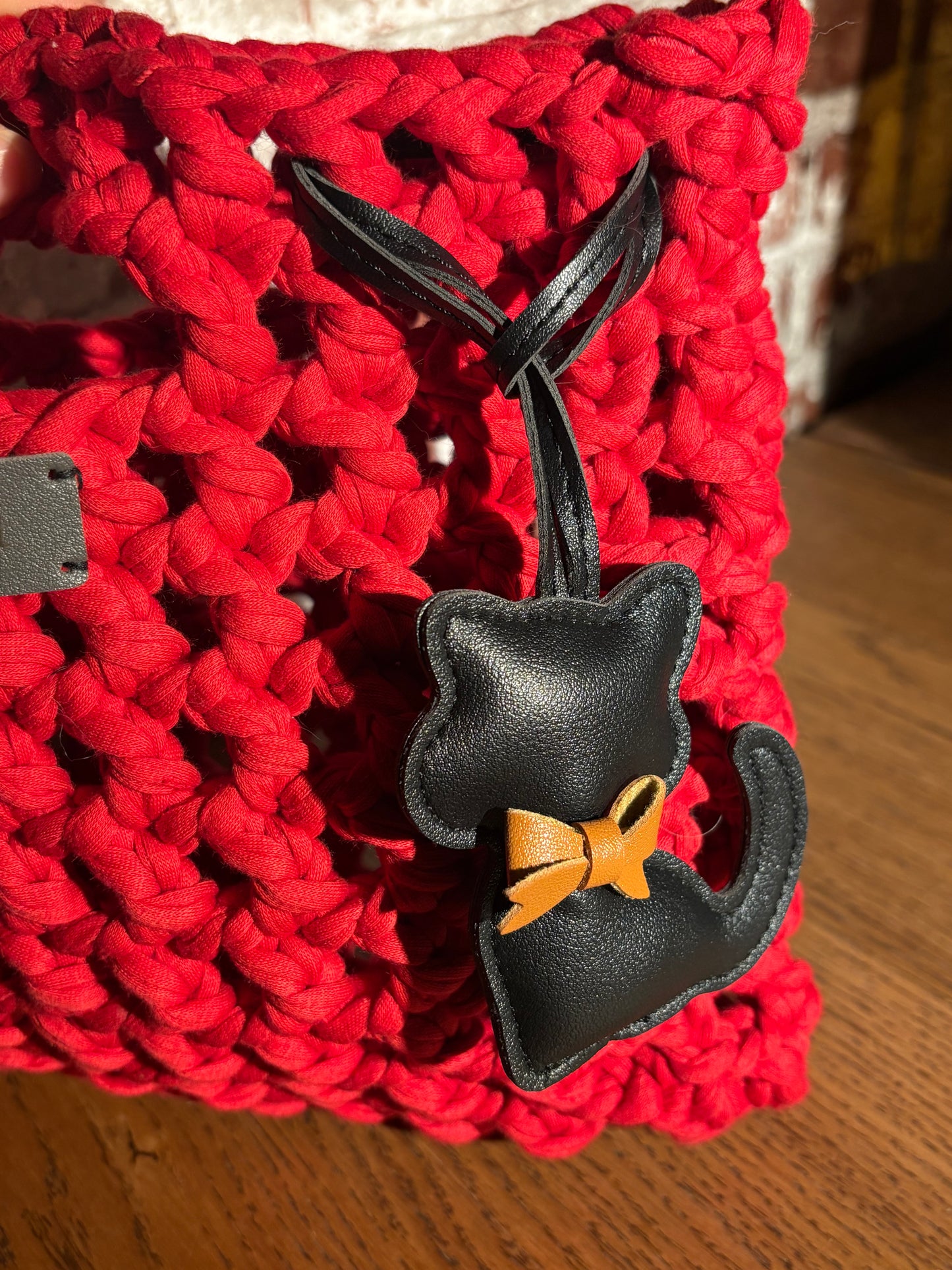 ❤️ Håndlaget rød veske – “Rødglødende Favoritt”