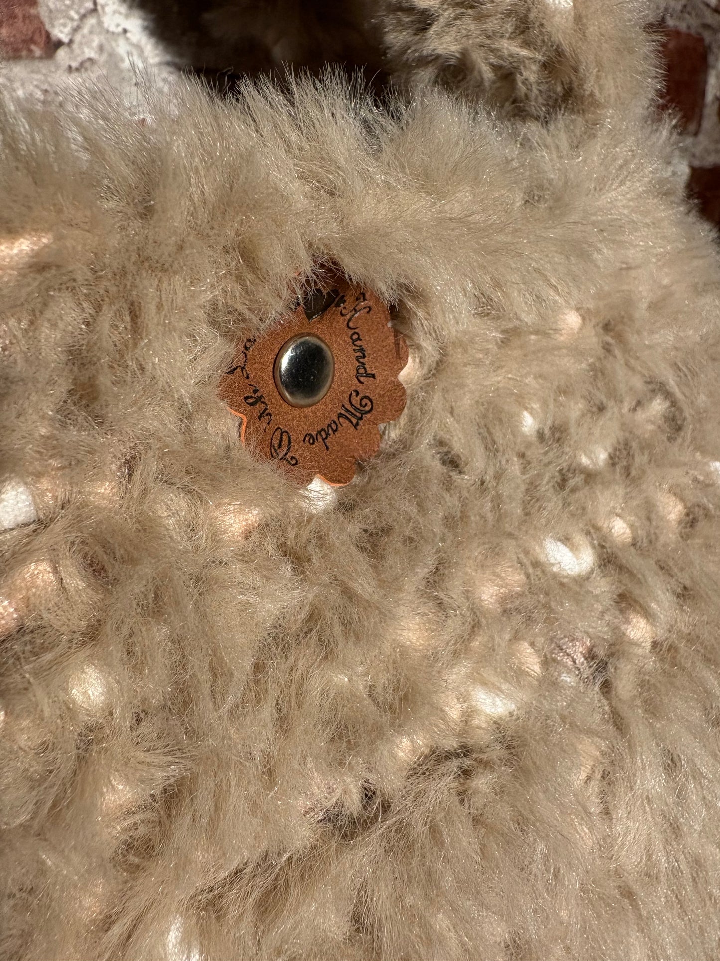 🤎 Fluffy beige veske – “Pelskos i Hverdagen”