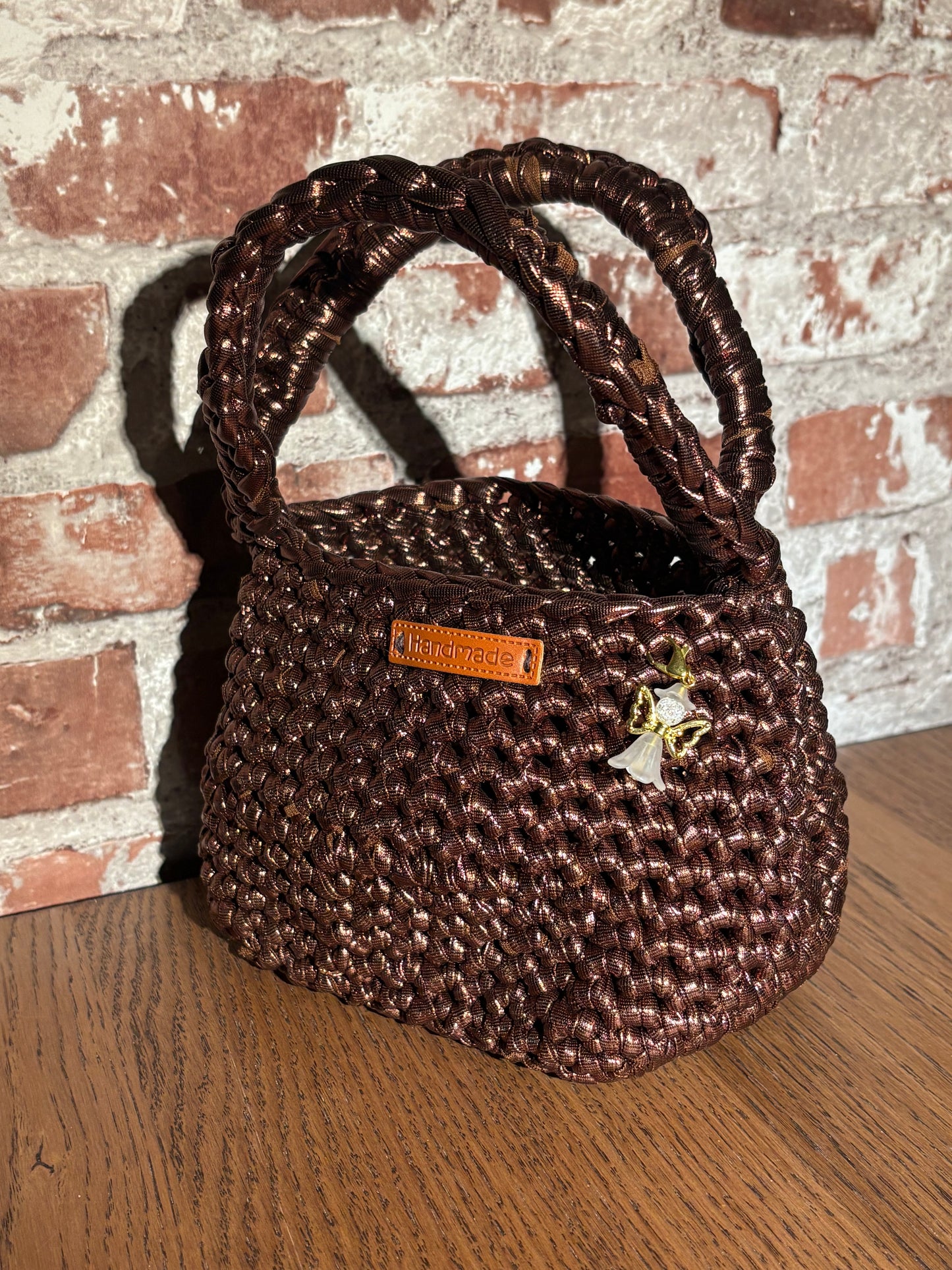 Brun mini-cocktailveske – Classy, praktisk og skikkelig sjarmerende