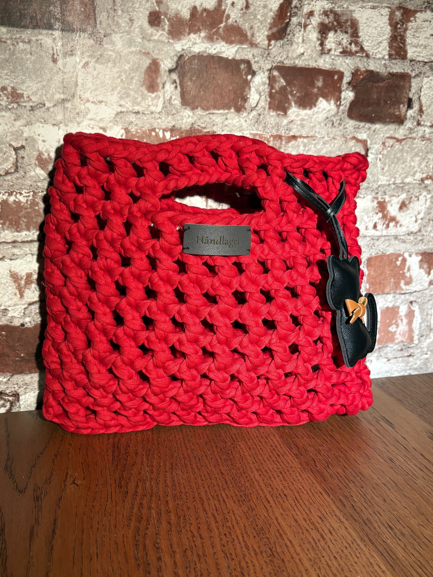 ❤️ Håndlaget rød veske – “Rødglødende Favoritt”
