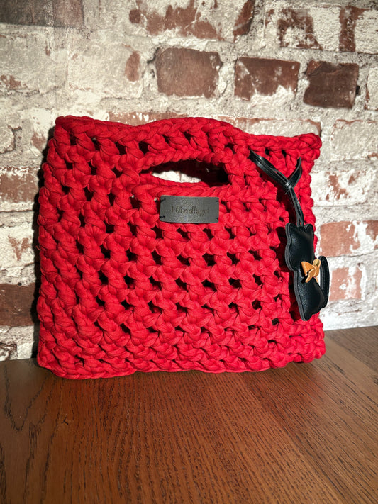 ❤️ Håndlaget rød veske – “Rødglødende Favoritt”