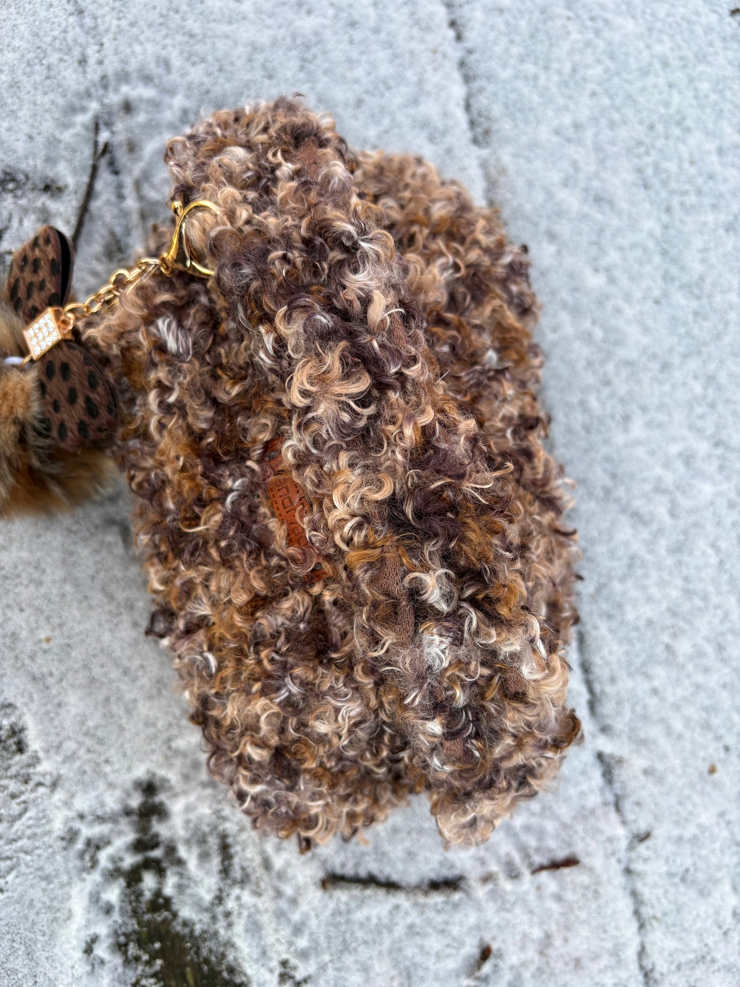 Brun krøllete clutch med pels-dusk - brownie curls