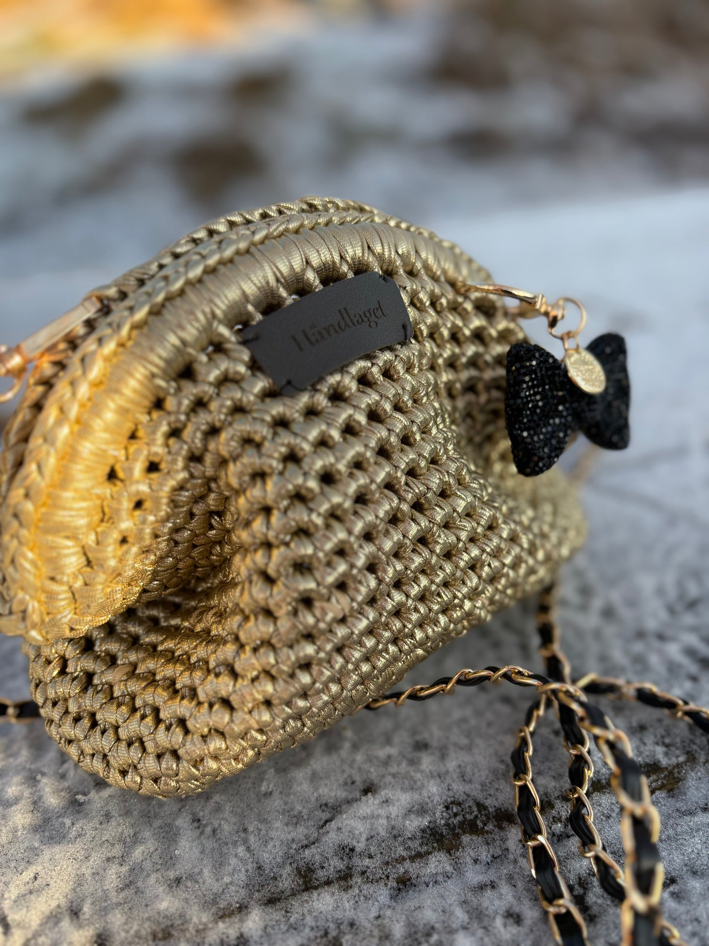 Golden clutch  - Heklet veske i champagne-gull