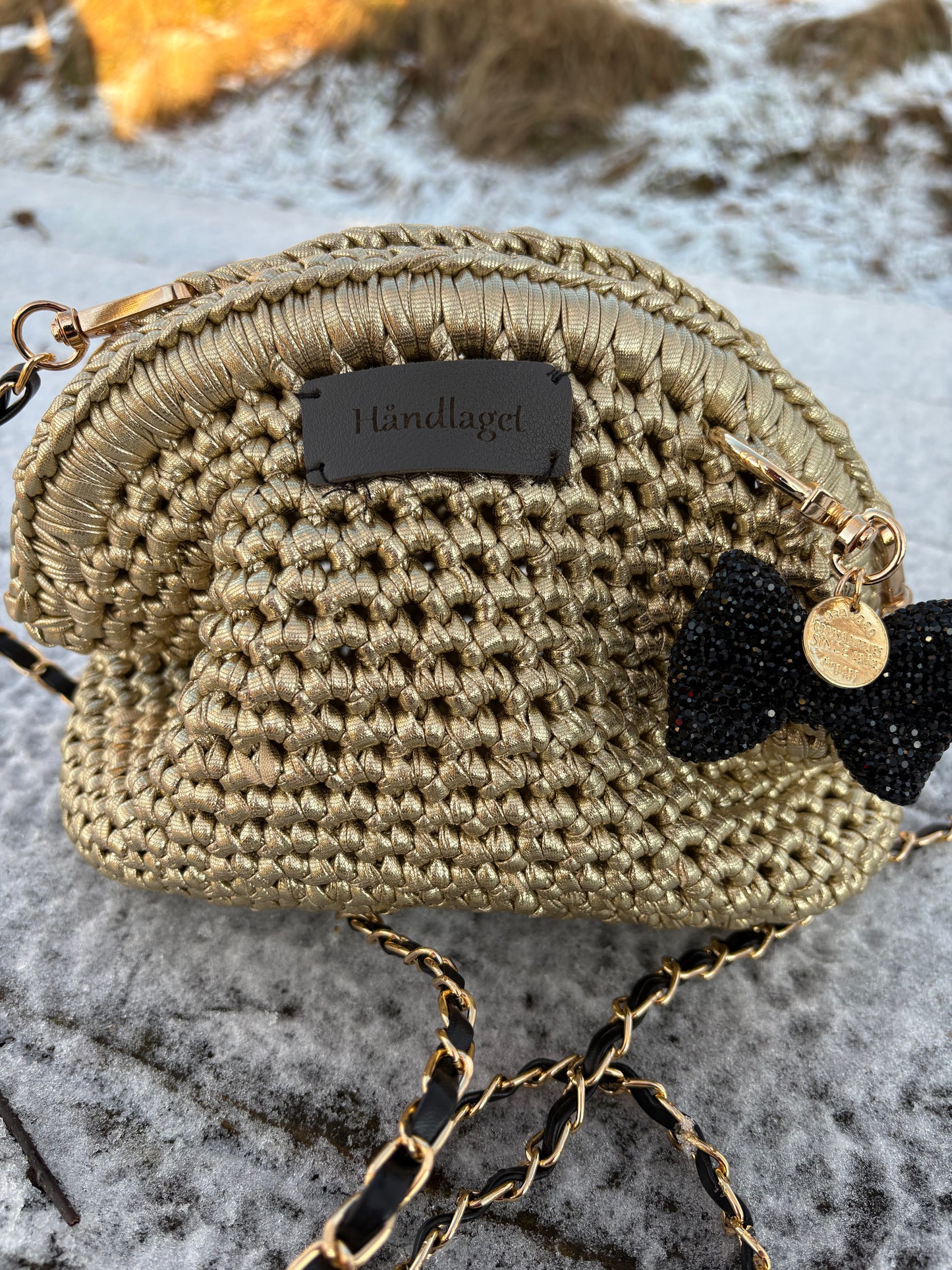 Golden clutch  - Heklet veske i champagne-gull