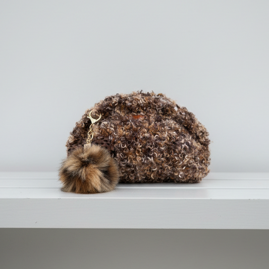 Brun krøllete clutch med pels-dusk - brownie curls