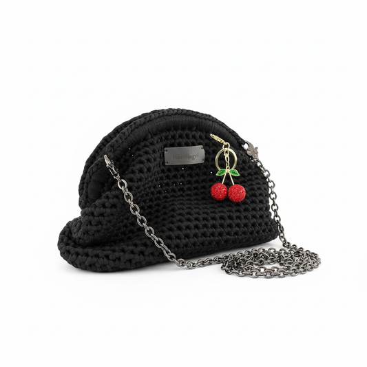 Sort veske med kirsebæranheng